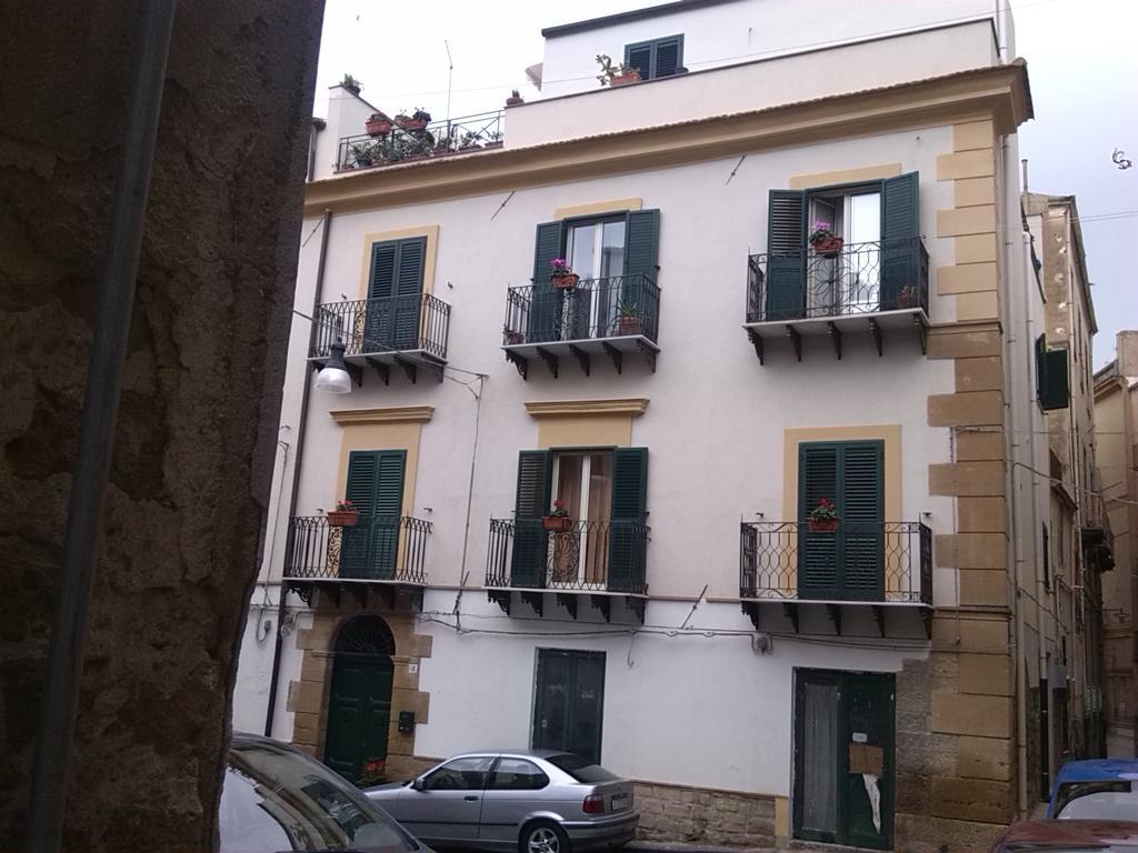 B&B Largo Barile Caltanissetta Exterior photo