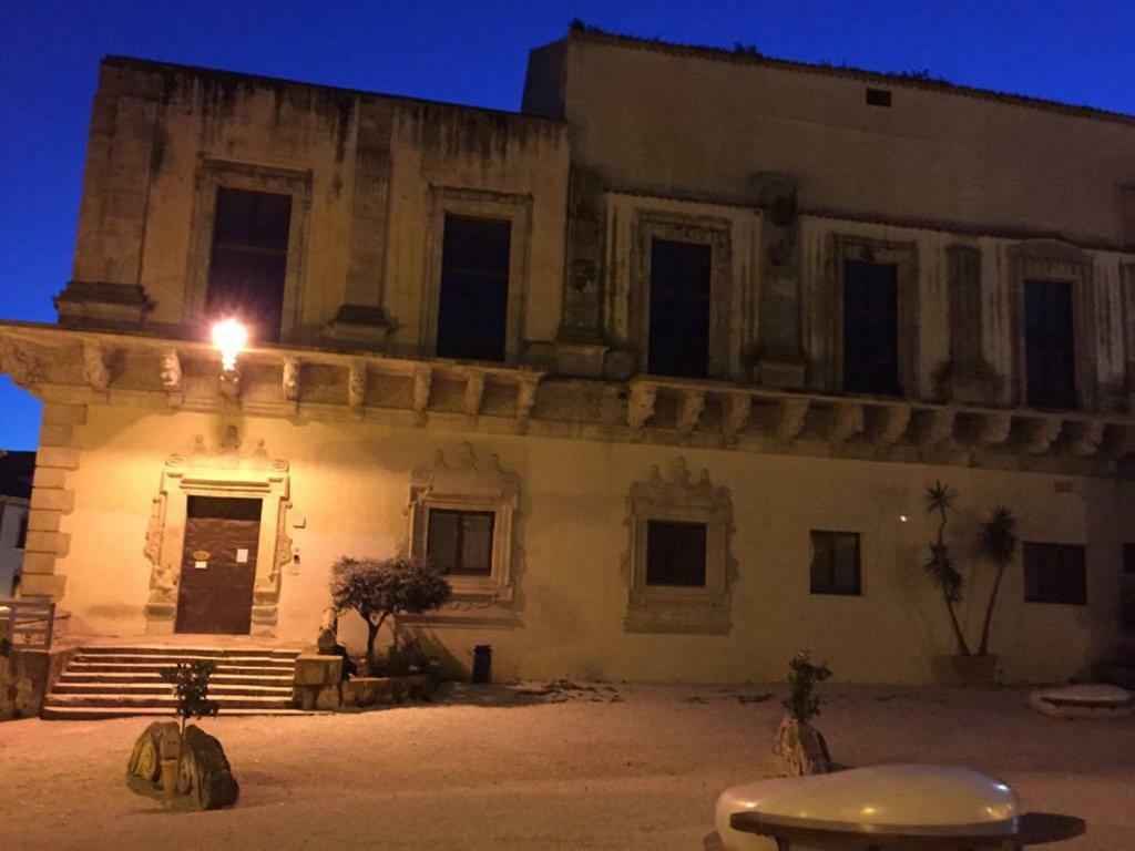 B&B Largo Barile Caltanissetta Exterior photo